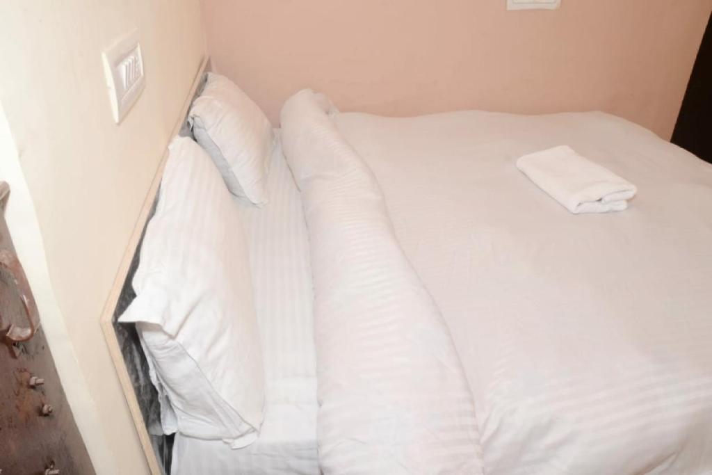 En eller flere senge i et værelse på SPOT ON Hotel Abhinandan