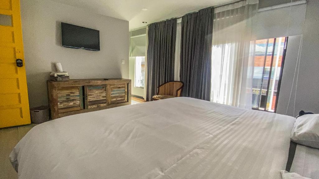 Postel nebo postele na pokoji v ubytování Fardo Hotel Autónomo en Bogotá - Zona T - Recepción Digital 24H
