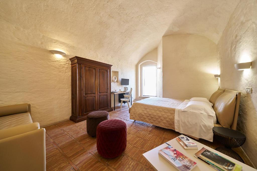 Una cama o camas en una habitación de Fra I Sassi Residence