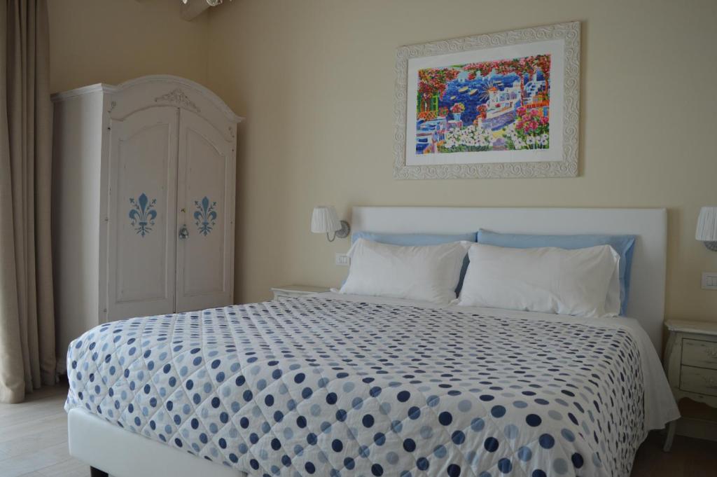 Łóżko lub łóżka w pokoju w obiekcie B&B La Fiaba