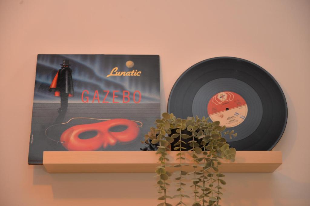 Φωτογραφία από το άλμπουμ του Vinyls' Green Home - Toledo Centro Storico στη Νάπολη