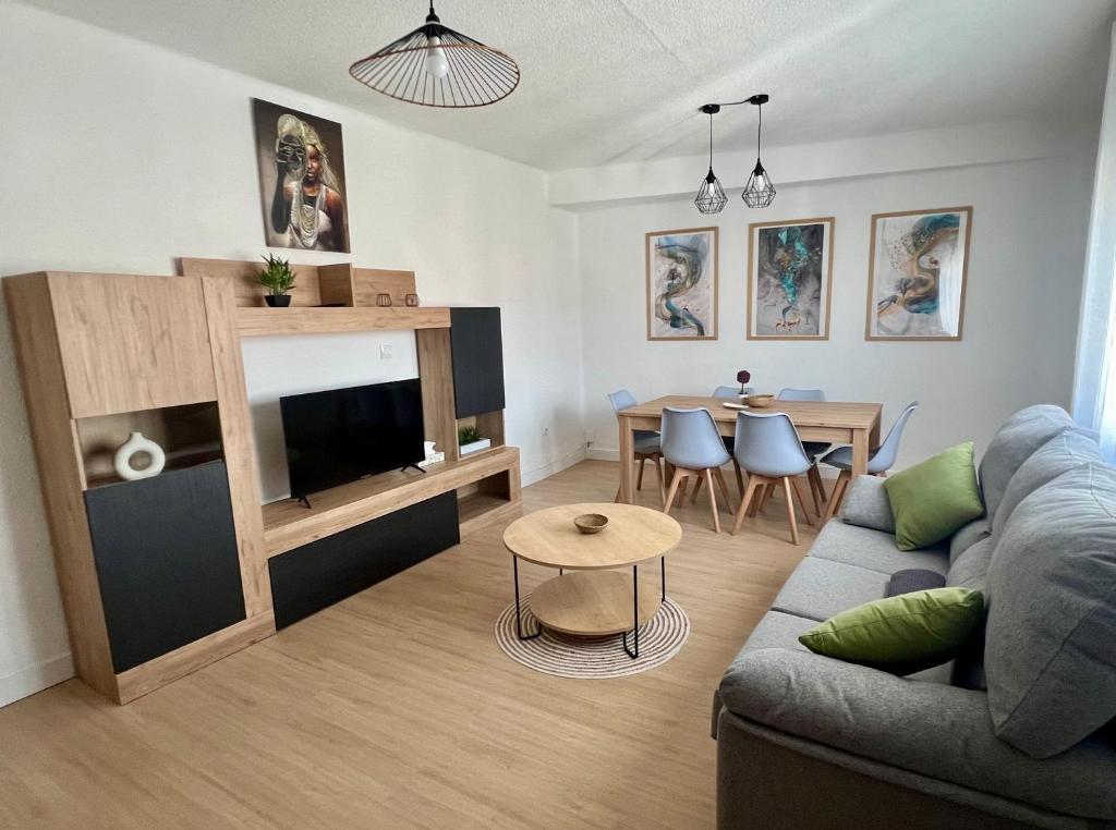 a living room with a couch and a table at VuT El Refugio de Santiago in Ávila