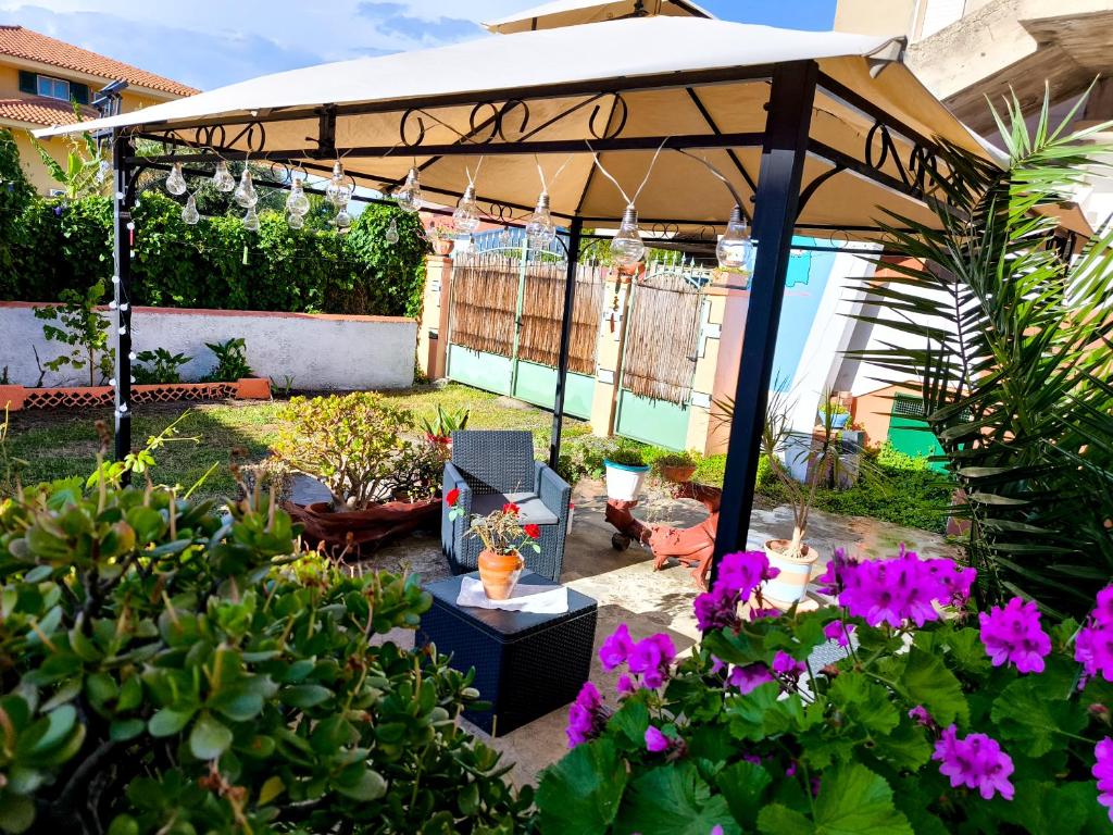 Casa Vacanze Sant'Antioco - Spazioso apt. vista giardino