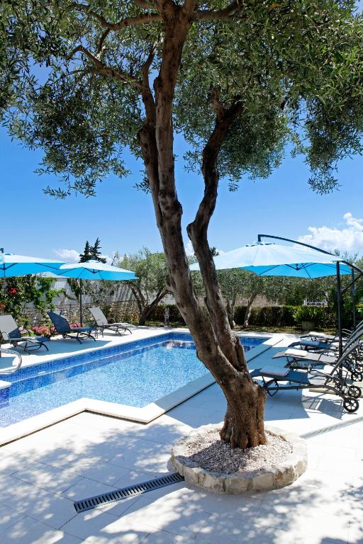 Bazén v ubytování Apartments Šemper - HEATED POOL nebo v jeho okolí