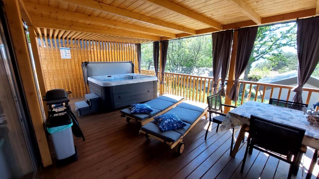 Balkón nebo terasa v ubytování MOBIL HOME SELCE