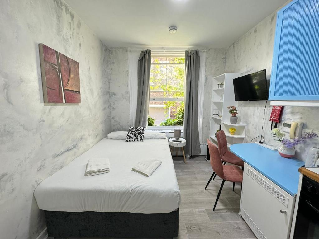 Portobello Road Artistic Studios 'BUDGET' - Studio