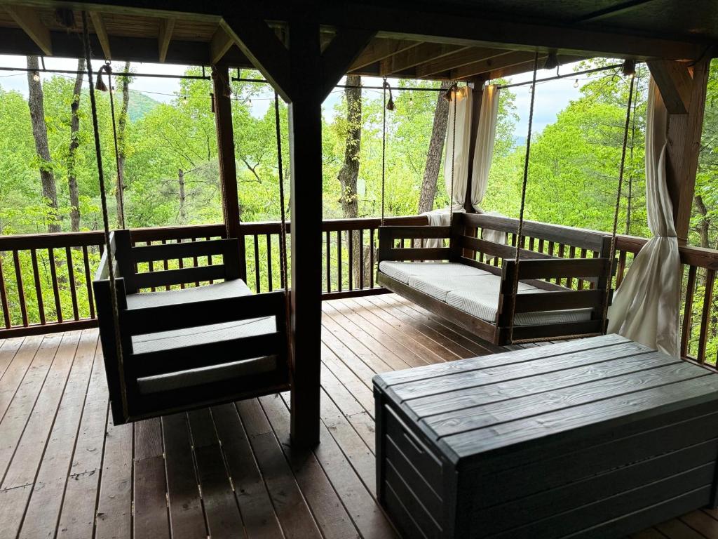 Balkón nebo terasa v ubytování A Rustic Hideout
