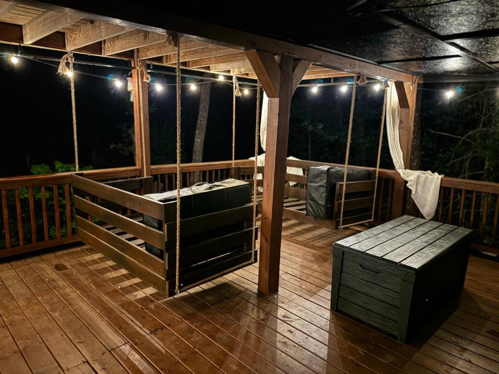 Balkón nebo terasa v ubytování A Rustic Hideout
