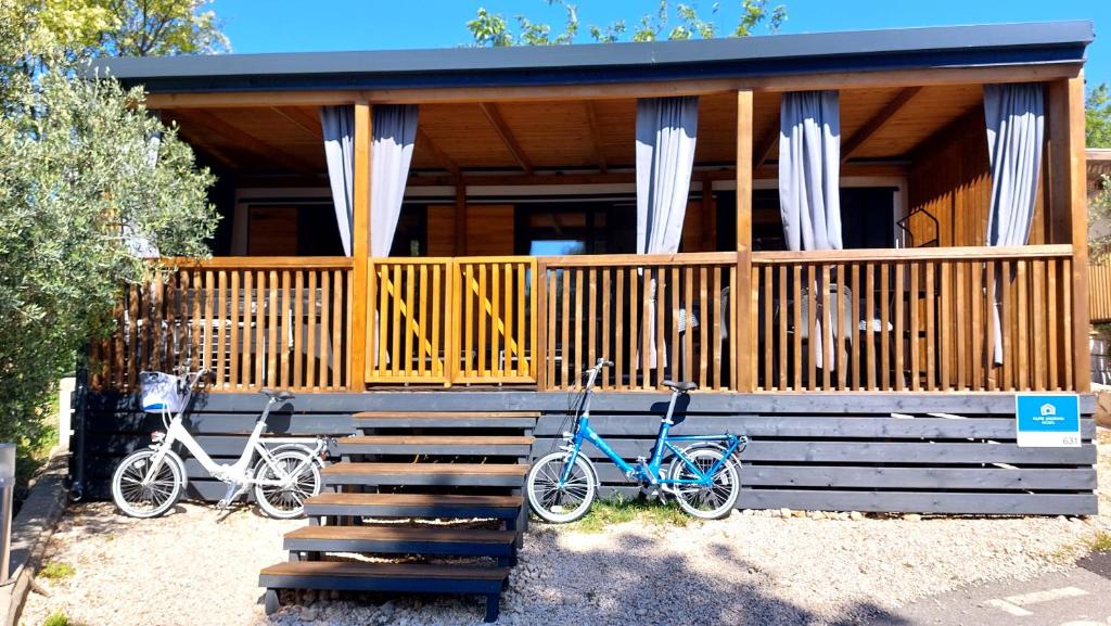 two bikes parked in front of a cabin at MOBILE HOMES SELCE - ALPE JADRAN MOBIL - 631 in Selce