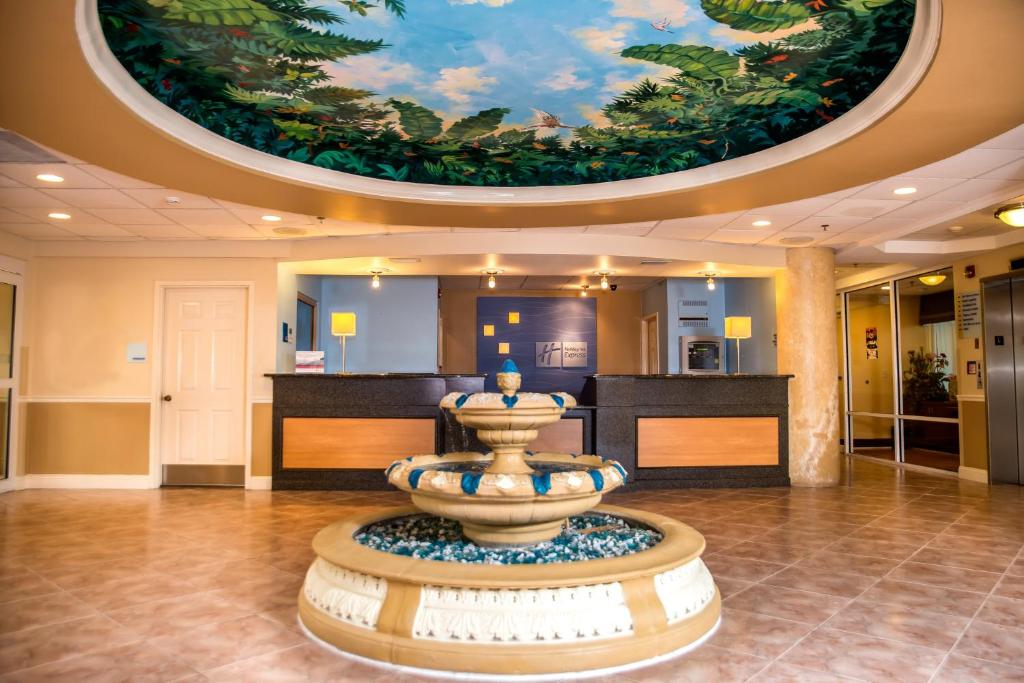 Vstupní hala nebo recepce v ubytování Holiday Inn Express Hotel & Suites Cocoa Beach by IHG