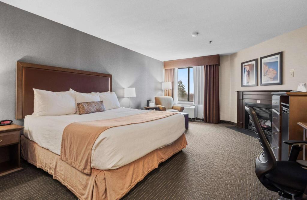 
King Room with Fireplace
