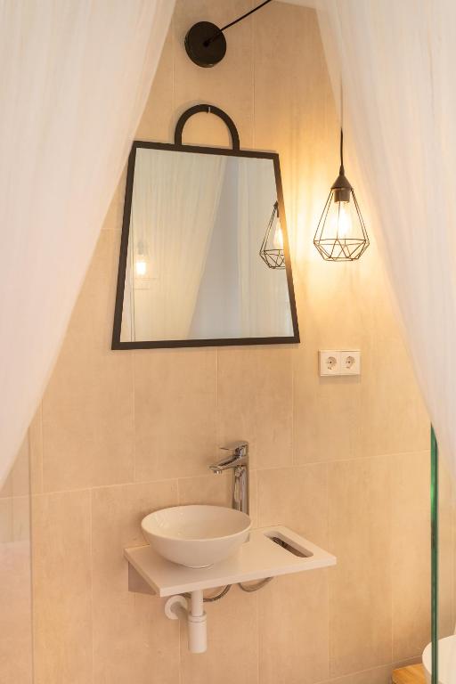 Sitges Beach Hostal - 豪华双人间 - 带阳台