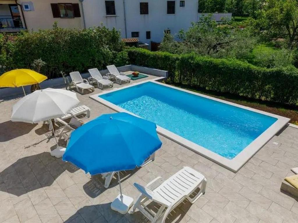 Holiday house with a swimming pool Porec - 23000