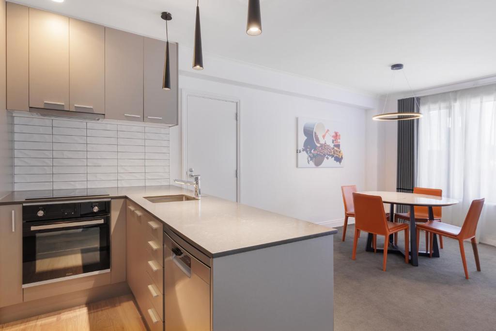Kuchyň nebo kuchyňský kout v ubytování Adina Citylife Auckland