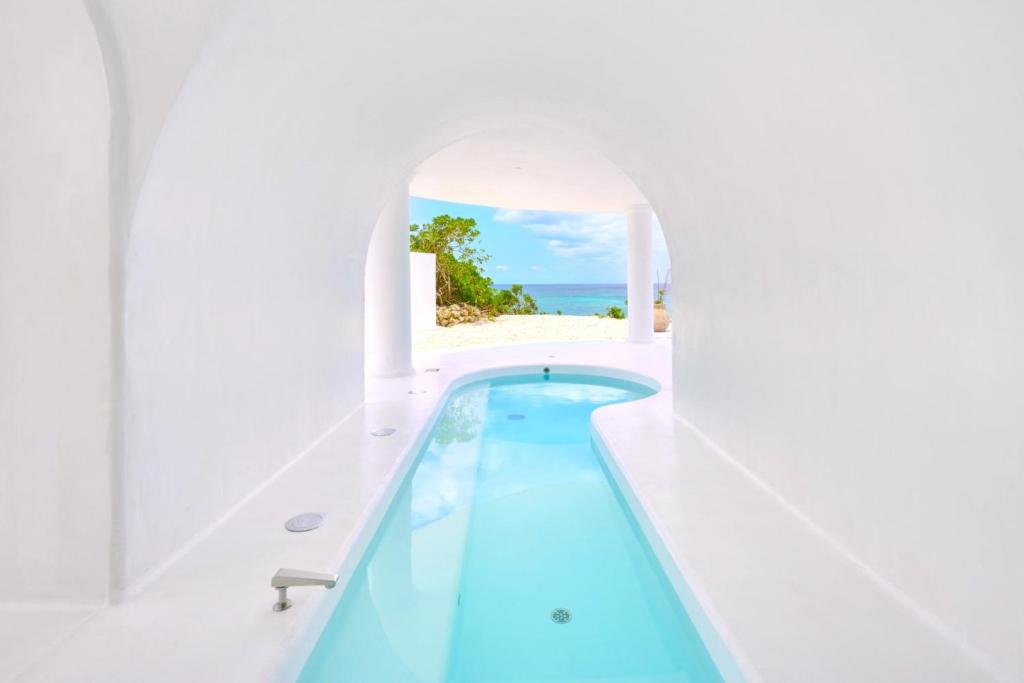 Bazén v ubytování Pricia Resort Yoron nebo v jeho okolí