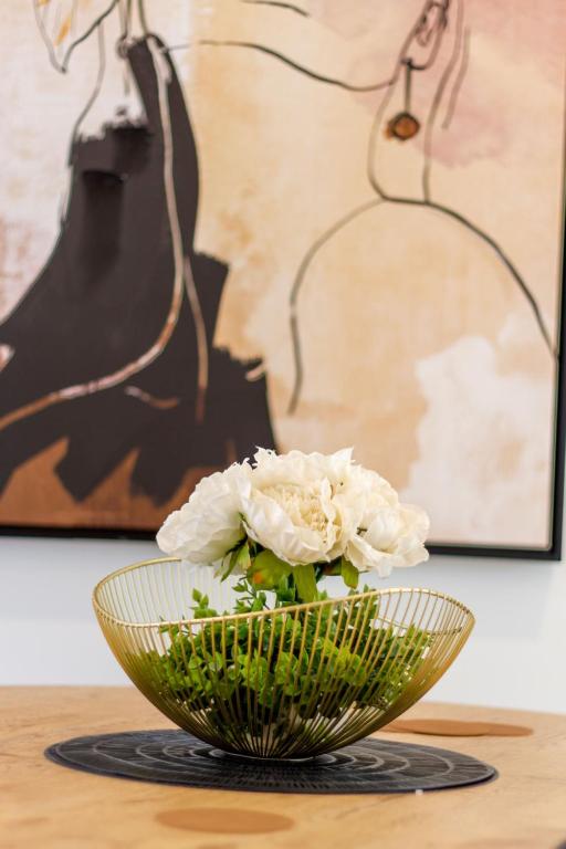 Glamorous 2 bed CBD townhouse w/King bed - Resim 15