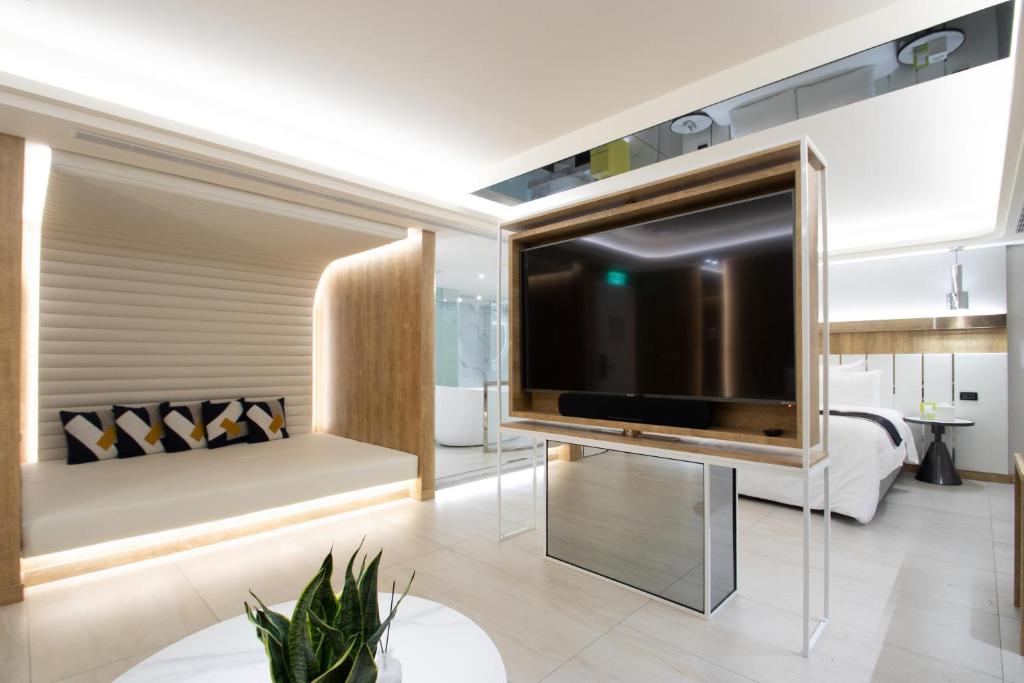 168 Motel-Zhongli - Deluxe Double Room