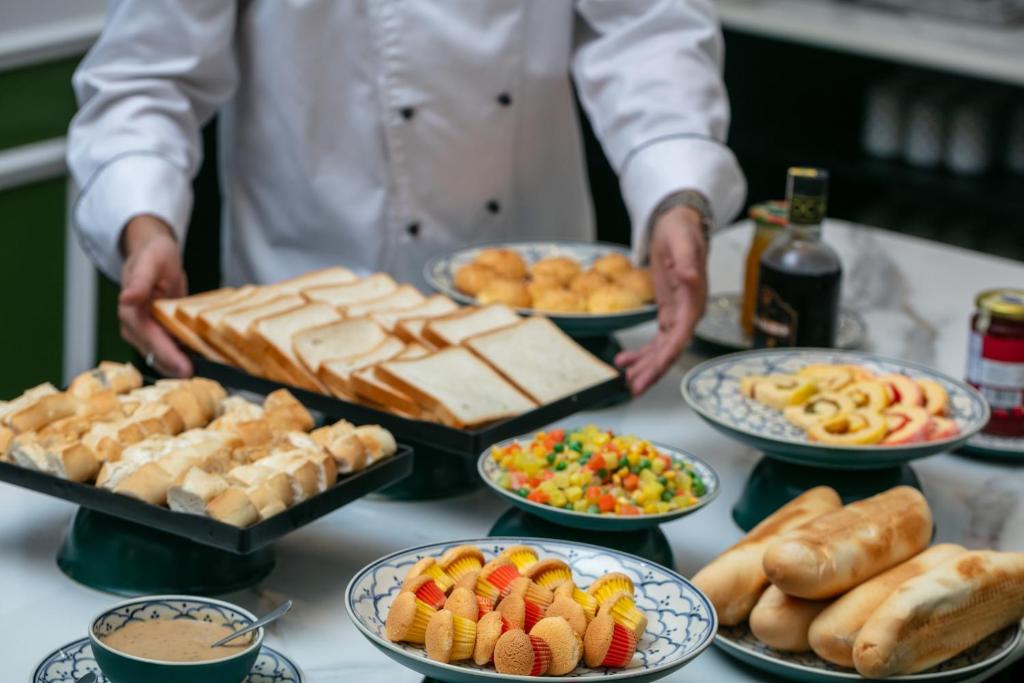 Elegant Boutique Hotel Ha Long - 16