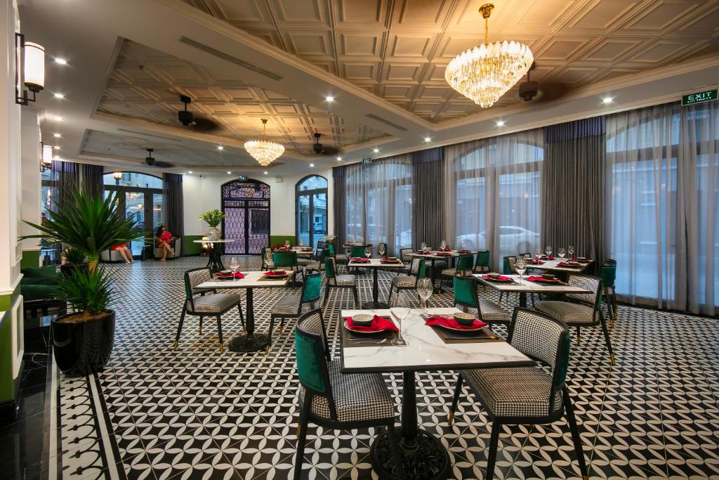 Restoranas ar kita vieta pavalgyti apgyvendinimo įstaigoje Elegant Boutique Hotel Ha Long