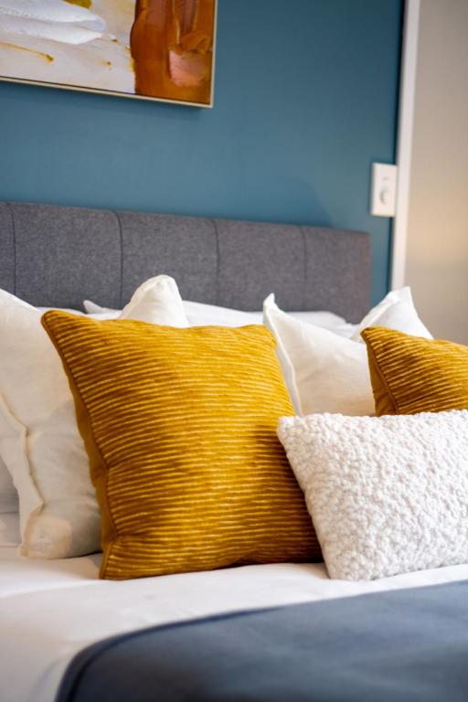 Glamorous 2 bed CBD townhouse w/King bed - Resim 26