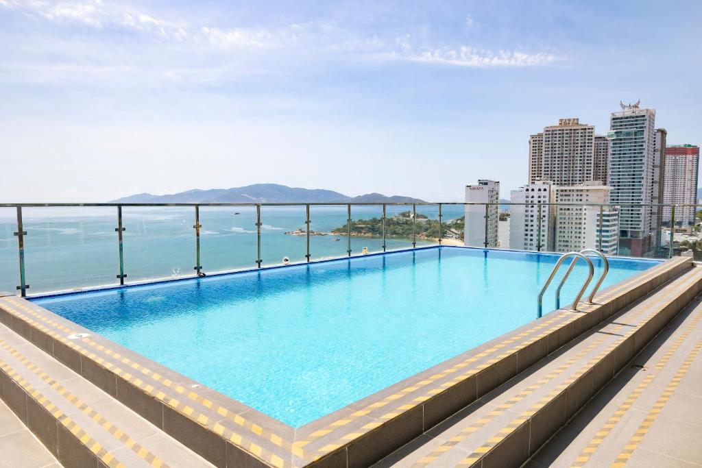Hồ bơi trong/gần Gibson Hotel Nha Trang