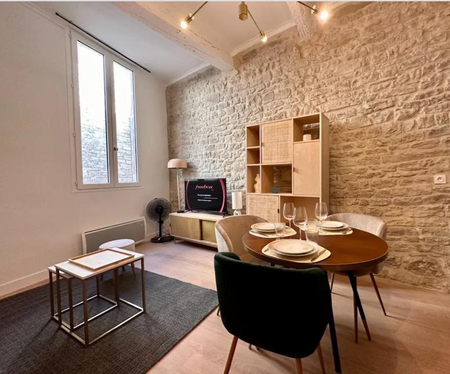Nhà bếp/bếp nhỏ tại Appartement à deux pas des arènes de Nîmes