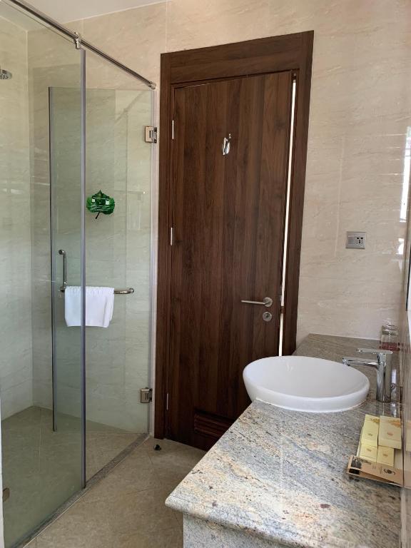 Phòng Giường Đôi Nhìn Ra Hồ Nước