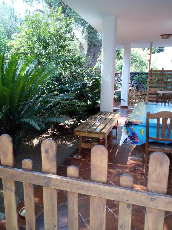 a porch with a wooden fence and a wooden bench at Vivere il mare in Palinuro