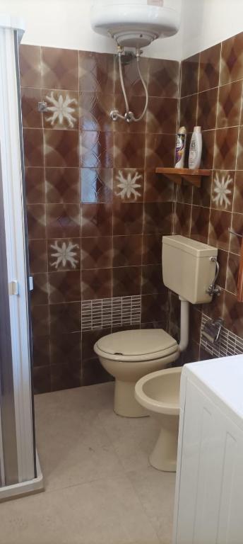 A bathroom at Villetta Romeo Casavacanze
