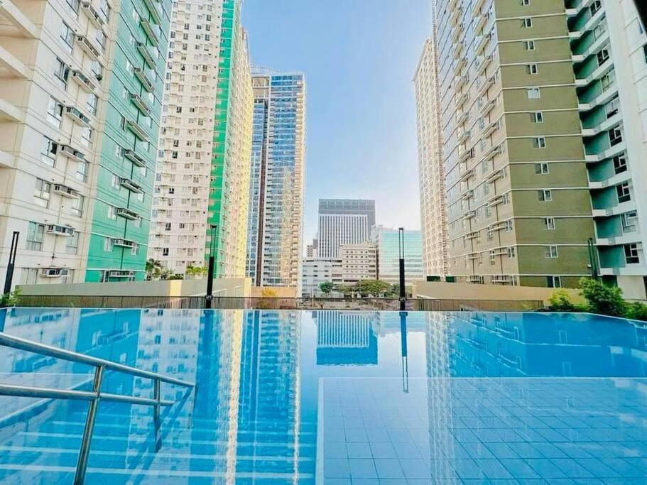 Πισίνα στο ή κοντά στο Cebu IT Park Cozy Neutral Condo