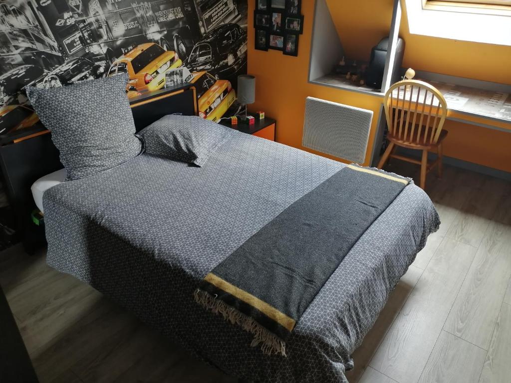 Un pat sau paturi într-o cameră la Posez vous chez moi