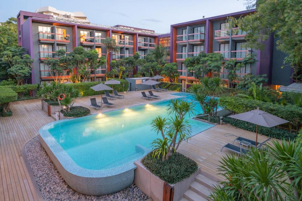 Bazen u objektu Holiday Inn Express Phuket Patong Beach Central by IHG ili u blizini