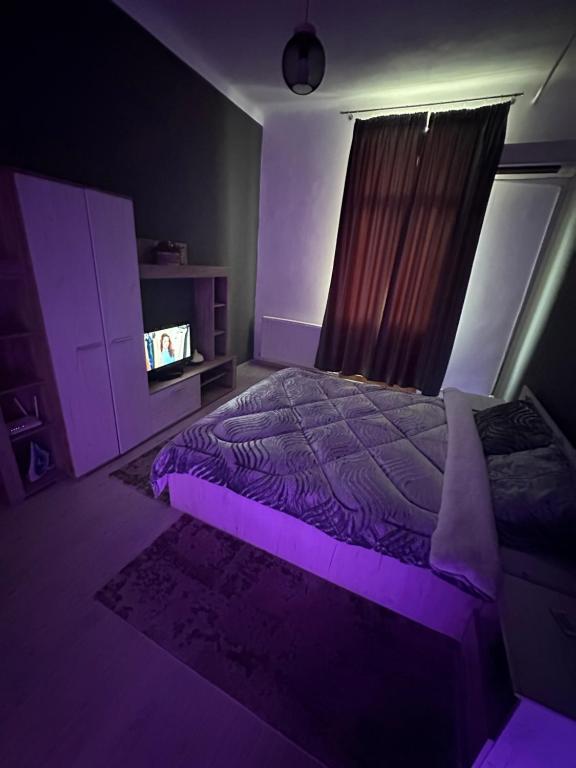 Economic Low Buget Downtown Studio Tiny Home on Street Piata Amzei