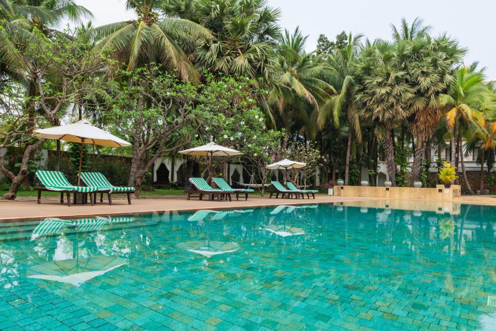 Bazén v ubytování Lotus Blanc Hotel nebo v jeho okolí