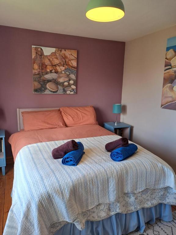Postel nebo postele na pokoji v ubytování Helnoweth Lodge