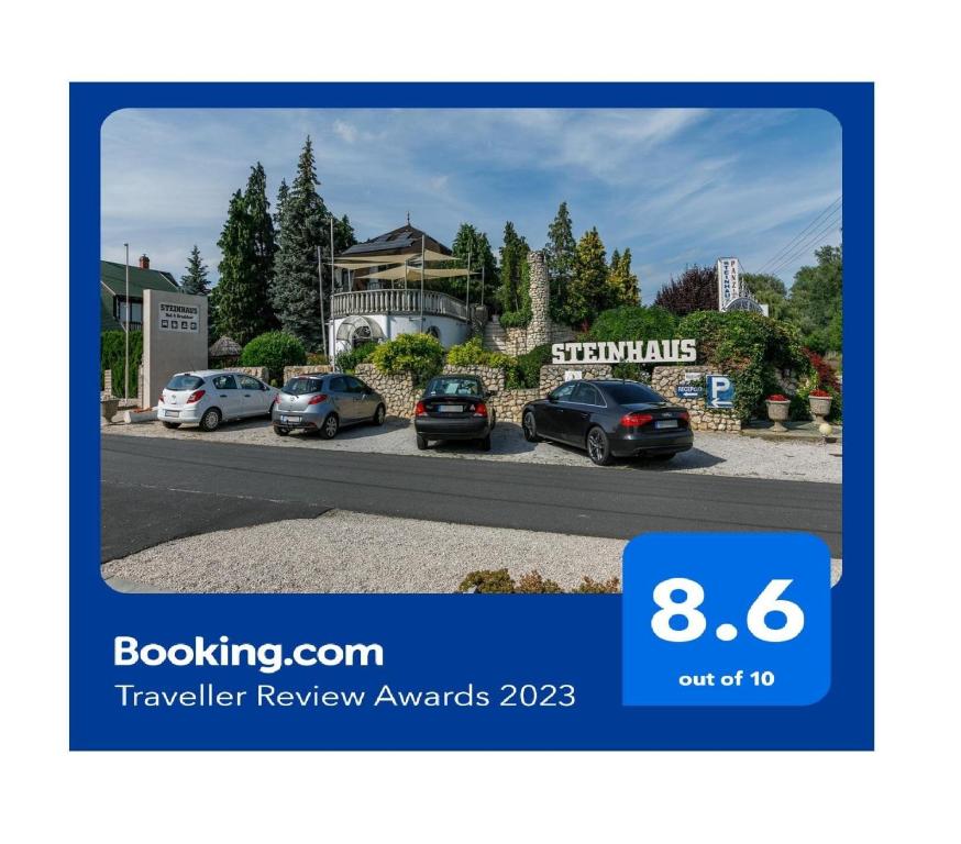 una captura de pantalla de un concesionario de coches con coches estacionados en un estacionamiento en Steinhaus Bed & Breakfast, en Keszthely