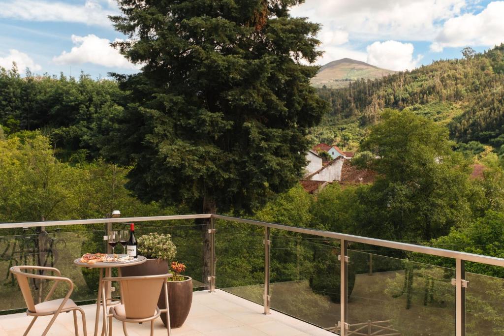 Nespecifikovaný výhled na hory nebo výhled na hory při pohledu z hotelu