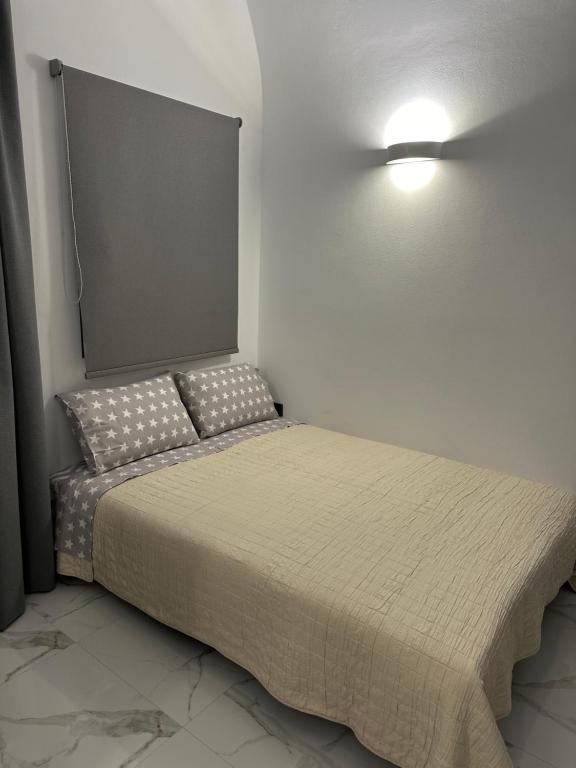 Postel nebo postele na pokoji v ubytování Elvis’ Home