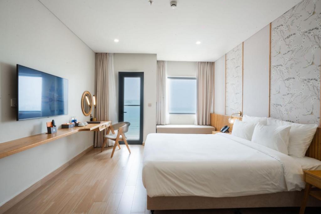 Postel nebo postele na pokoji v ubytování Seabird Hotel Thien Cam