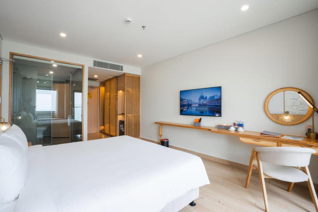 Postel nebo postele na pokoji v ubytování Seabird Hotel Thien Cam