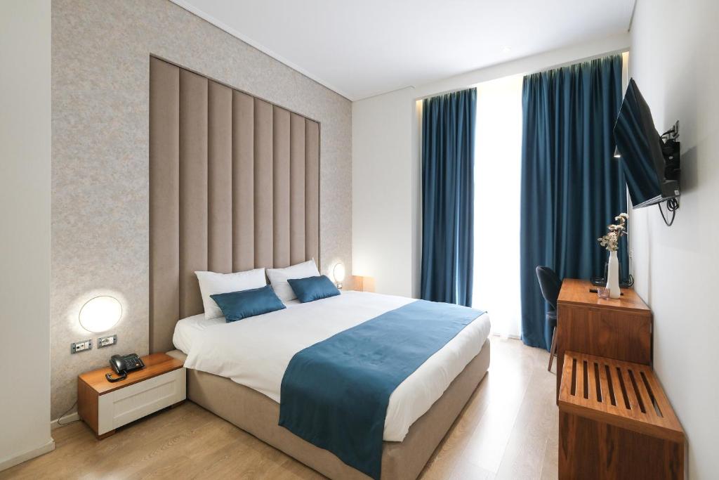 Postel nebo postele na pokoji v ubytování Golden City Hotel , Tirana