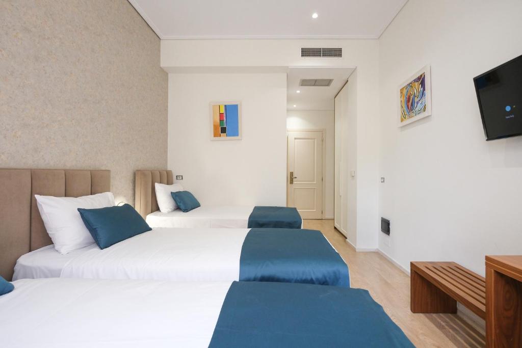 Postel nebo postele na pokoji v ubytování Golden City Hotel , Tirana