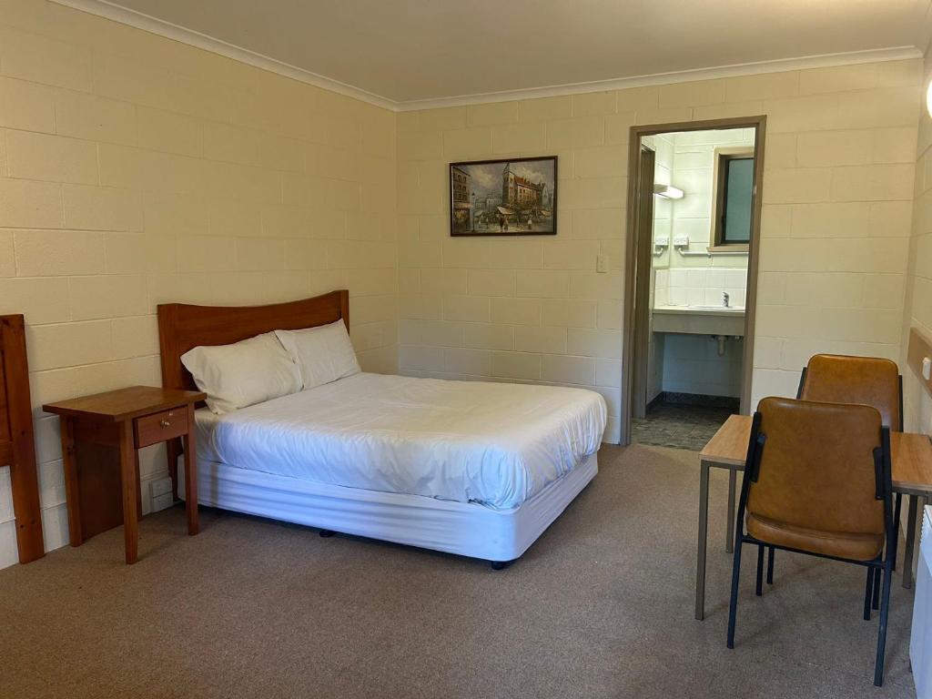 Tempat tidur dalam kamar di green gables warburton student camper accomodation