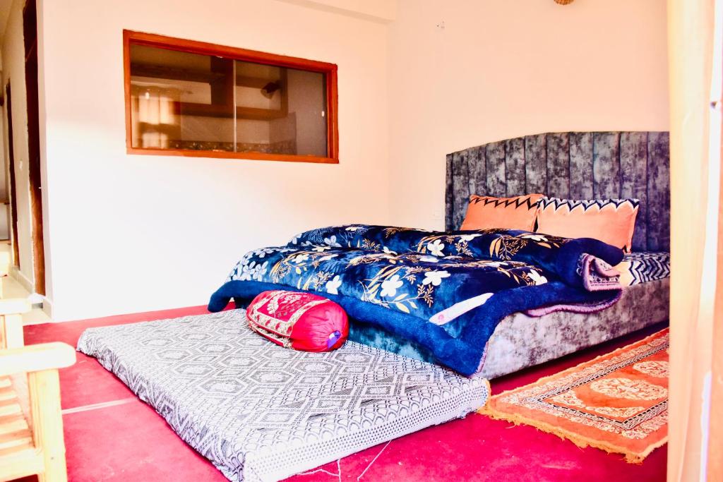 a bedroom with two beds and a mirror at Manali Mist in Jagatsukh