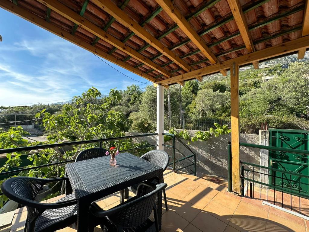 Gallery image of Holiday Apartments Dhermi in Dhërmi