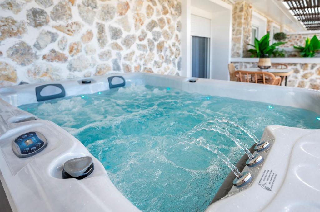 Eva's Paradise Garden, Poolside Cozy Havens in Kos - Studio Met Spa -bad