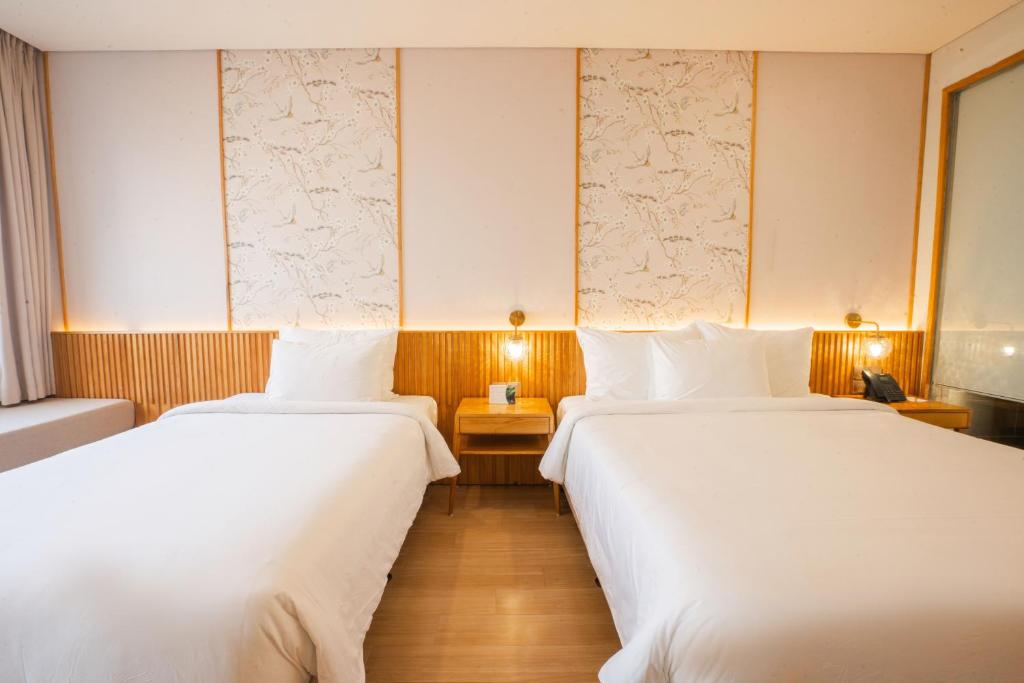 Postel nebo postele na pokoji v ubytování Seabird Hotel Thien Cam