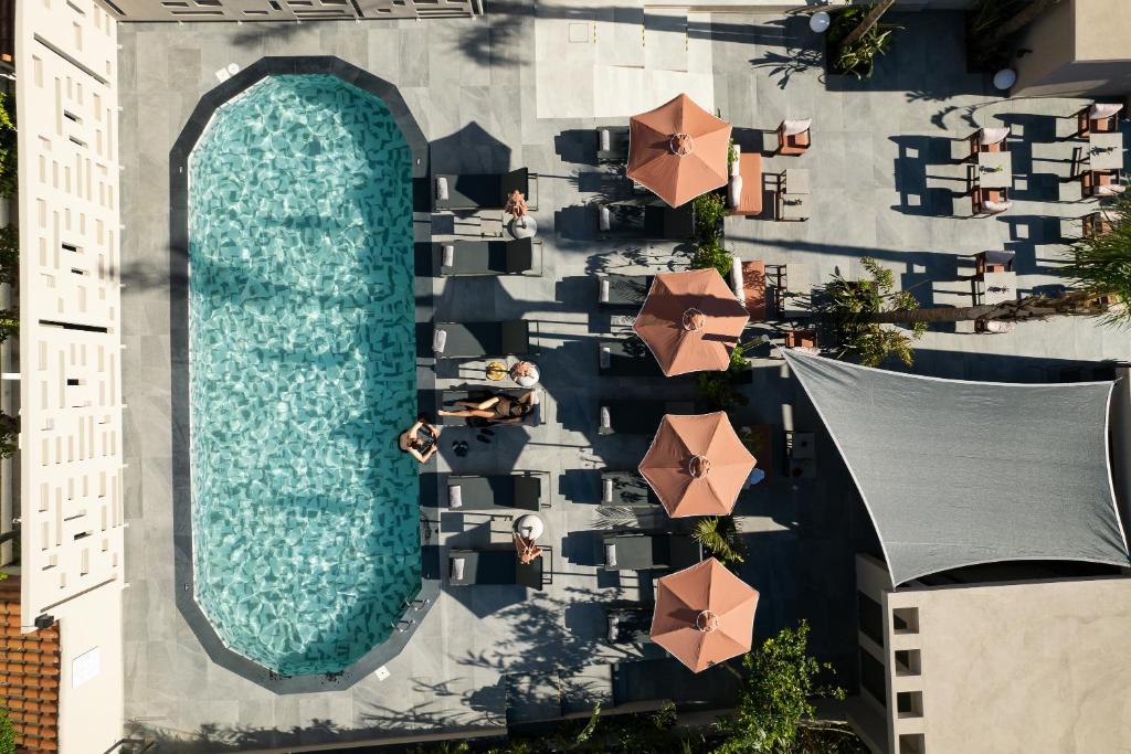 an overhead view of a swimming pool with umbrellas at Cosmeen Lifestyle Boutique Stay in Hersonissos