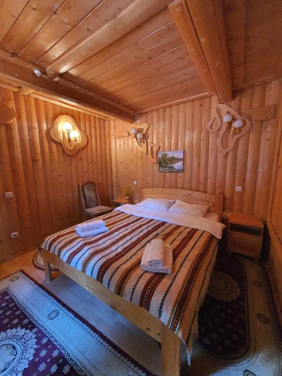 a bedroom with a bed in a wooden cabin at Готель Ярсон in Yaremche
