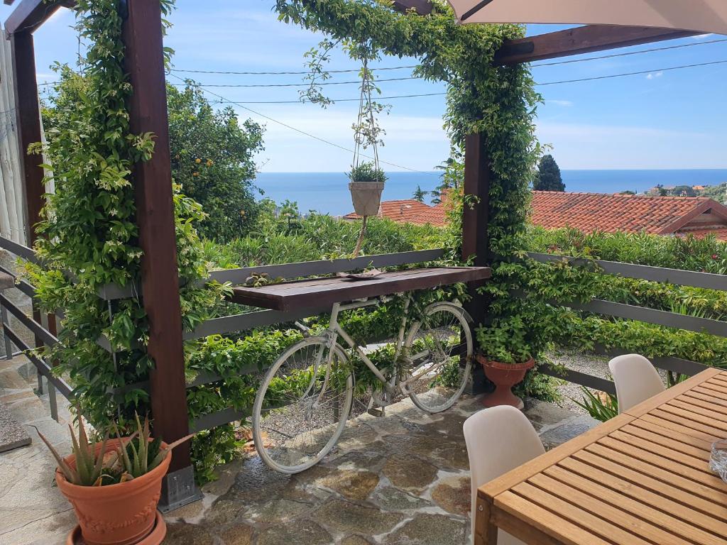 a bike parked on a pergola with a view of the ocean at Residence Eucalyptus Suite 2 casa indipendente in Sanremo